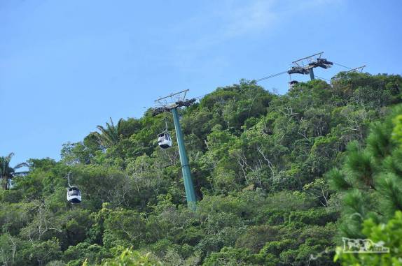 O teleférico que liga o centro de Balneário Camboriú, litoral de Santa Catarina, com a praia de Laranjeiras, no chamado parque iUnipraias